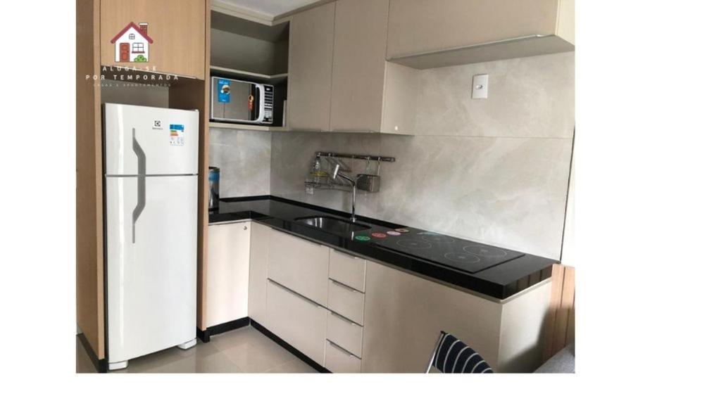 Aluga-se Por Temporada Apartamento